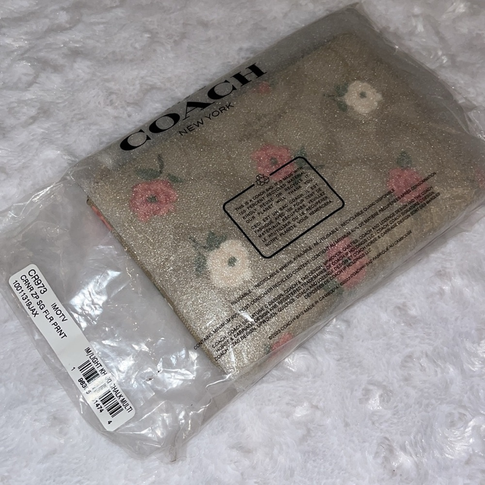 Coach NWT! Corner Zip Wristlet In Signature Canvas With Floral Print - Picture 12 of 12